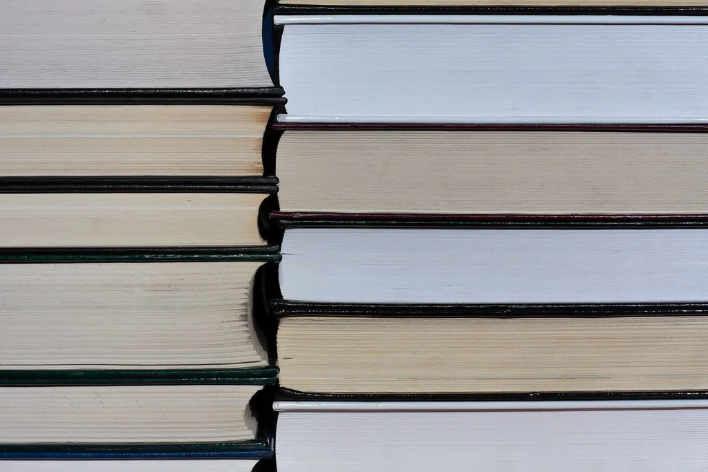 6 Books That Actually Changed How I Run a One-Person Business (2026)
