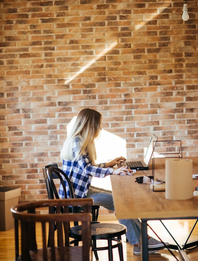 Cold Outreach to Land Your First 10 Paying SaaS Customers (Scripts + Data)